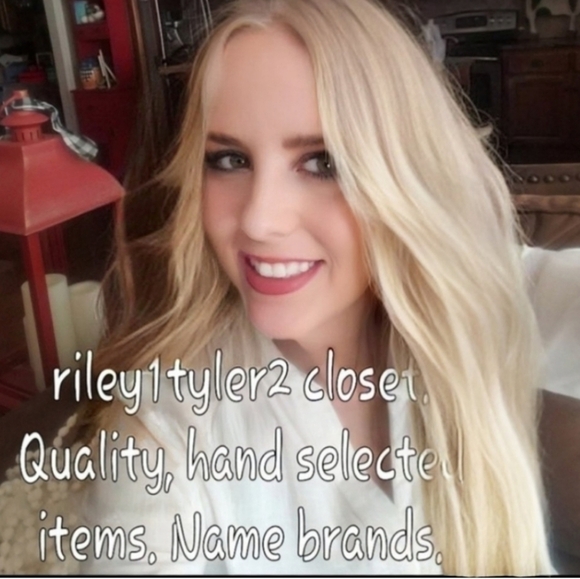 Vtg Red 100% silk scroll work cut out Office Siren button up career blouse Sz M - Picture 9 of 9